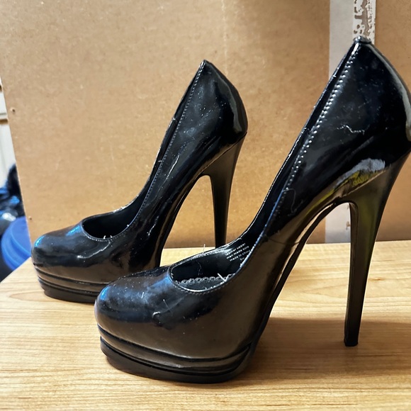 5” platform Bebe patent heels - Picture 2 of 6